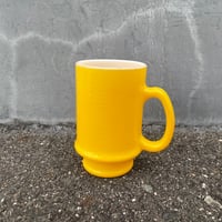 VINTAGE YELLOW MILK GLASS MUG [J-149]