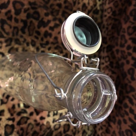 Vintage MILK GLASS BOTTLE[J-280]