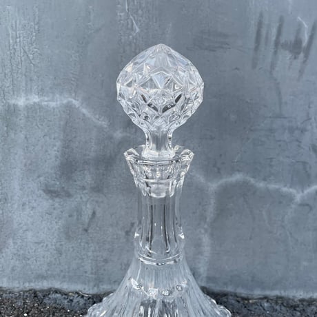 Vintage CLEAR CUT DESIGN LARGE DECANTER GLASS [J-039]