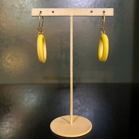 YELLOW MARBLE GLASS PIECE [S-4497]