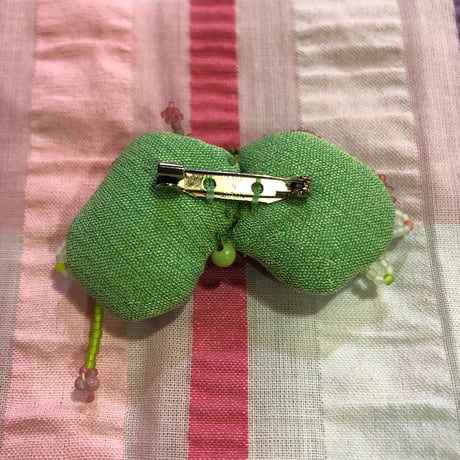つぼみ パンパン (ブローチ)