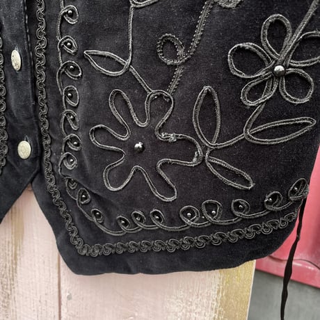 FLOWER EMBROIDERY VELOUR VEST [S-4520]
