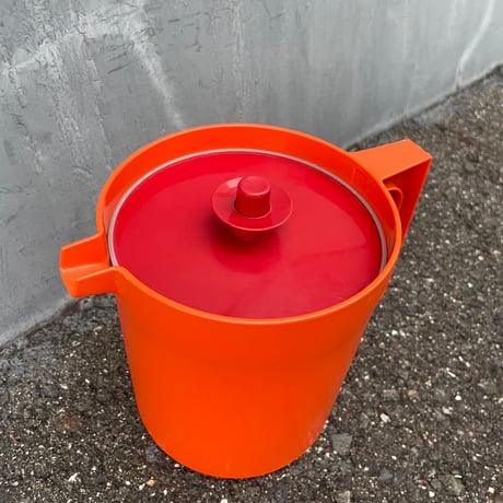 70'S "TUPPERWARE" ORANGE WATER PITCHER [J-179]