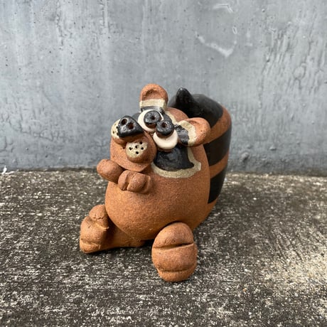 Vintage RACOON DOG ORNAMENT [J-96]