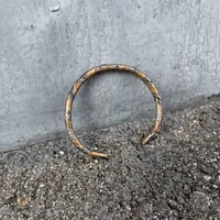 TWIST DESIGN BANGLE [S-0869]