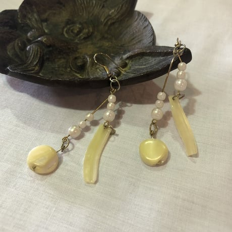 SHELL BEADS DESIGN PIERCE [S-2072]