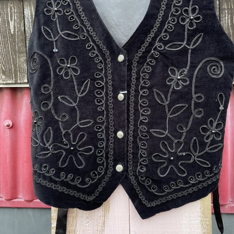 FLOWER EMBROIDERY VELOUR VEST [S-4520]