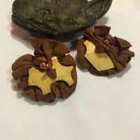 LEATHER DESIGN EARRING [S-2143]