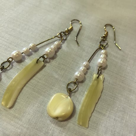 SHELL BEADS DESIGN PIERCE [S-2072]