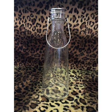 Vintage MILK GLASS BOTTLE[J-280]