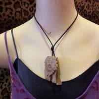 LION MOTIF WOOD NECKLACE [HP-0924]