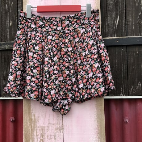 FLOWER PRINT FLARE SHORT PANTS [S-0470]