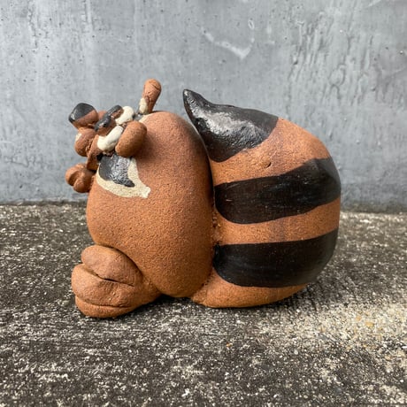 Vintage RACOON DOG ORNAMENT [J-96]