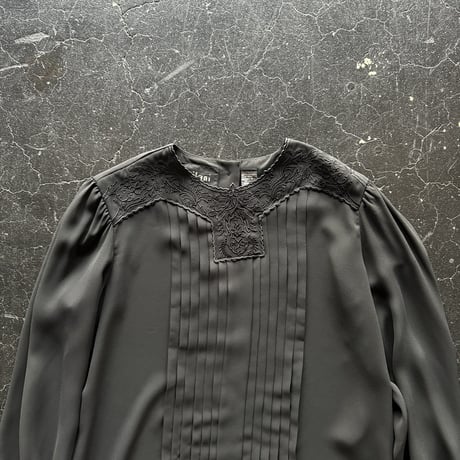 EMBREIDERY TUCK BLOUSE [S-2777]