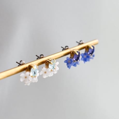 【選べるColor】勿忘草×ガラスストーン ピアス