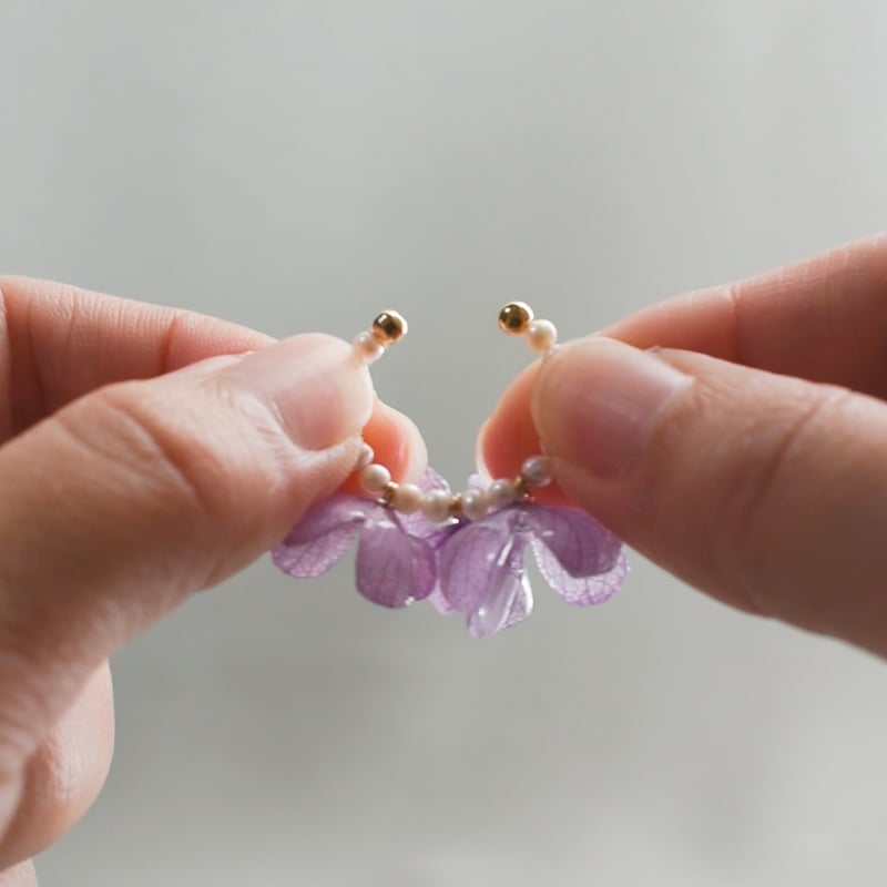 選べる】あじさい×天然石イヤカフ | Coloring