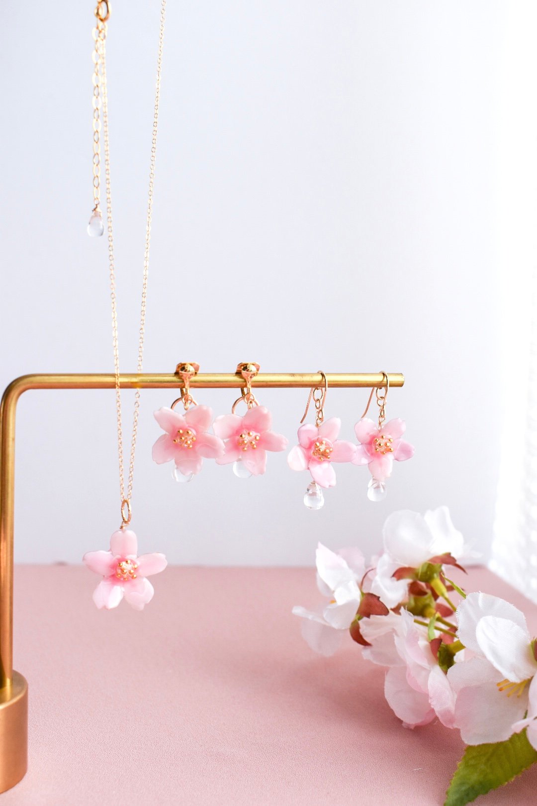 人気ブランドランキング 天然石♡レア♡桜舞散るレッドスノーフレーク