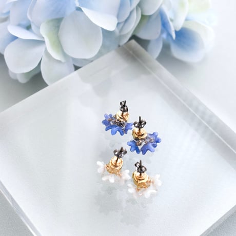 【選べるColor】勿忘草×ガラスストーン ピアス