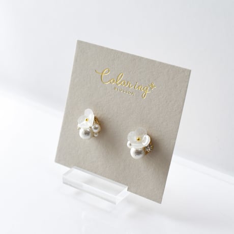 小花ピアス
