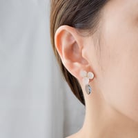 あじさい（白）×ロンドンブルートパーズ ピアス