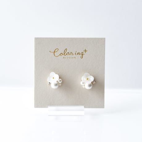 小花ピアス