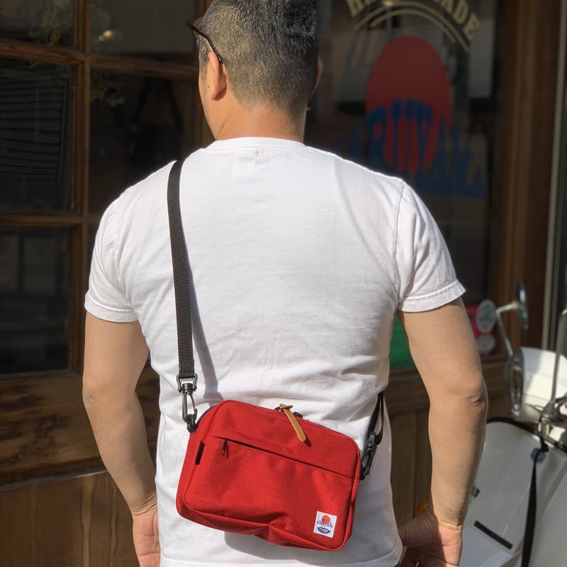 赤いぽにょ☆風神☆デニムリメイク☆リュック対応☆ワンショルダー コンビニショルダー (RED) | 圓山商店