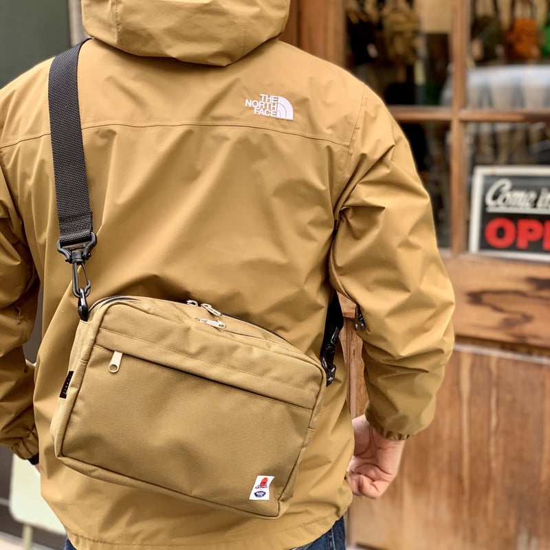 【値下げ】ショルダーバッグ waku ワク / 『KURO』Series レザーショルダーバッグ