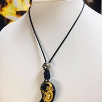 天然石オニキス，彫金龍勾玉　ネックレス