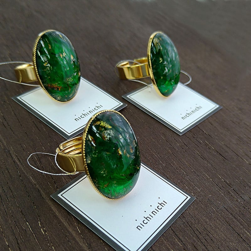 nichinichi/ヴィンテージガラスのリング（箔入エメラルドグリーン