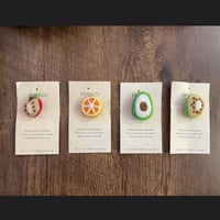 AVRIL】 木のペラコーン | cattic