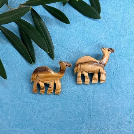 【架け箸】パレスチナ製 子らくだのブローチ