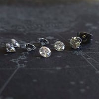 cattic/合成モアサナイトの一粒ピアス