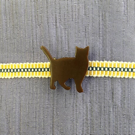 チョコレート菓子みたいな猫の帯留め（お散歩）
