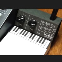 【シンセサイザッカー】  MemoS-20　シンセサイザー型・ペンスタンドメモ・SKP付き