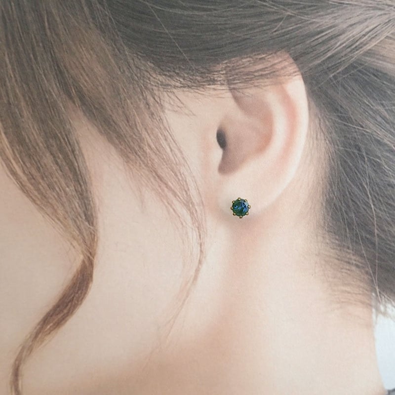 チェコガラスのピアス（グリーンムーン） | cattic