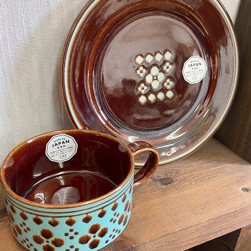 美濃焼 】Polka Daisyチョコミントカラーのプレート | cattic