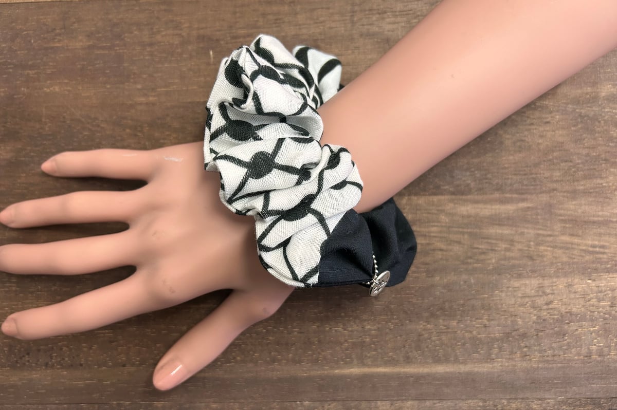 パレスチナ支援】寄付付き クーフィーヤ柄のシュシュ | cattic