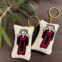 【架け箸】パレスチナ製 手刺繍キーホルダー　伝統衣装の女性