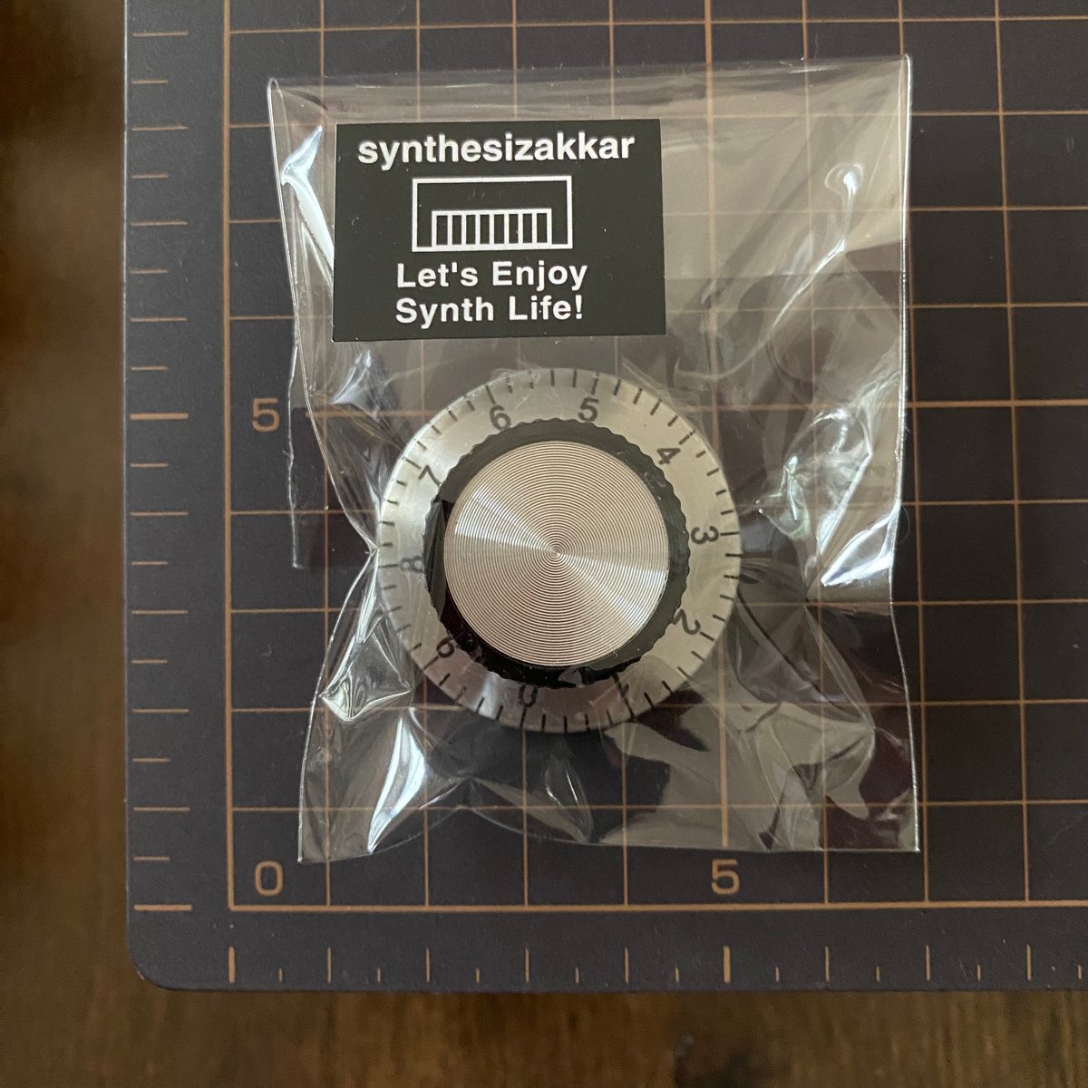 シンセサイザッカー】ダイヤル型ツマミマグネット・ SKMダイヤル