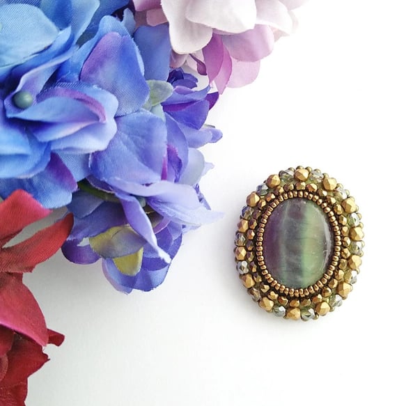 cattic/天然石カボションのビーズ刺繍ブローチ（フローライト） | cattic