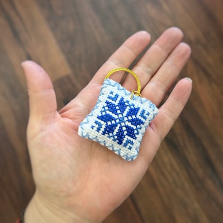 【架け箸】パレスチナ製 手刺繍キーホルダー『ベツレヘムの星』