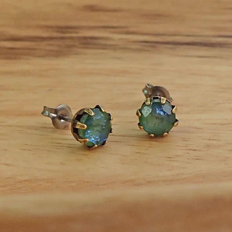 チェコガラスのピアス（グリーンムーン） | cattic