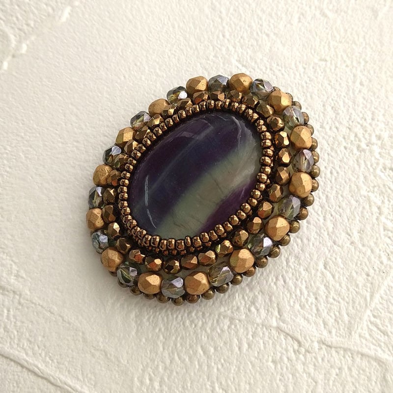 cattic/天然石カボションのビーズ刺繍ブローチ（フローライト） | cattic