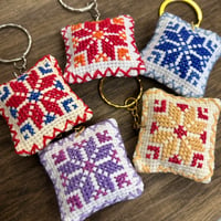 【架け箸】パレスチナ製 手刺繍キーホルダー『ベツレヘムの星』