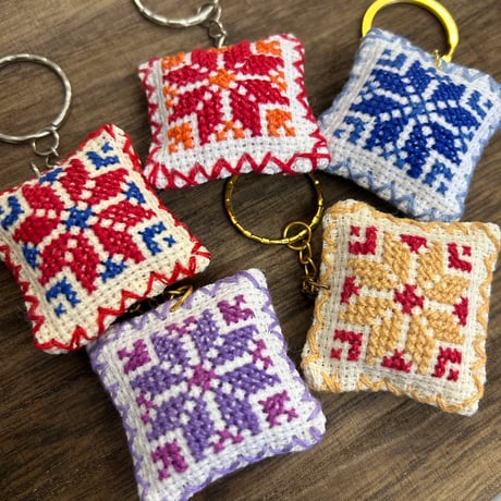 【架け箸】パレスチナ製 手刺繍キーホルダー『ベツレヘムの星』