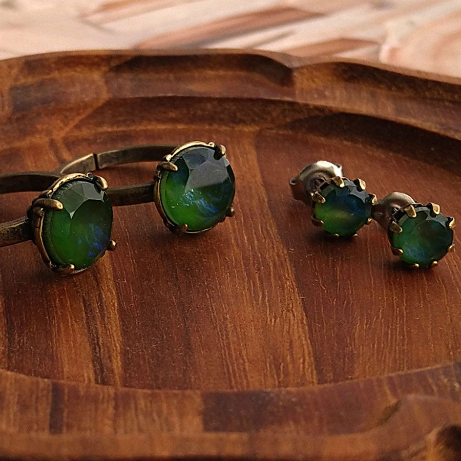 チェコメロンビーズとタガービーズのゆらゆらロングピアス(菜の花