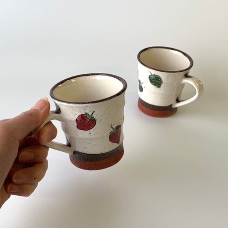 【アウトレット】 マグカップ 持ちやすい アウトレット  おしゃれ 陶器 北欧 かわいい  コーヒーカップ  カップ いちご柄 苺 カフェ 和 日本製 コーヒー 紅茶 白 マグ 訳あり