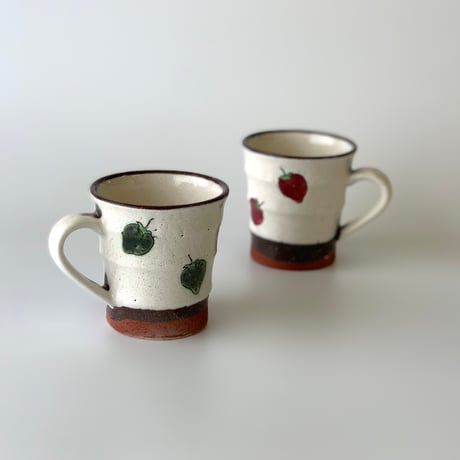 【アウトレット】 マグカップ 持ちやすい アウトレット  おしゃれ 陶器 北欧 かわいい  コーヒーカップ  カップ いちご柄 苺 カフェ 和 日本製 コーヒー 紅茶 白 マグ 訳あり