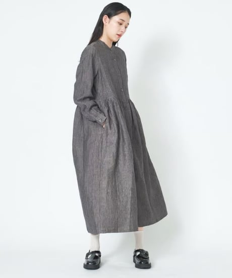 シャンブレーストライプ　バンドカラー途中比翼前開き長袖ワンピース      ub25-0514