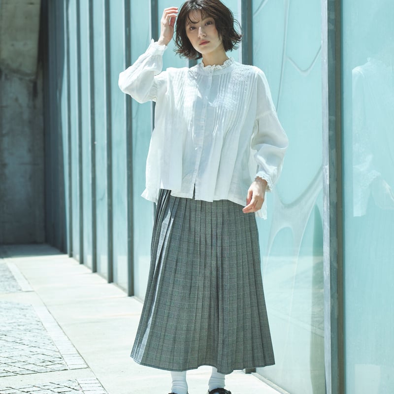 胸元多数ピンタック 襟・カウスレース付き胡桃釦ブラウス ○ub21-0380